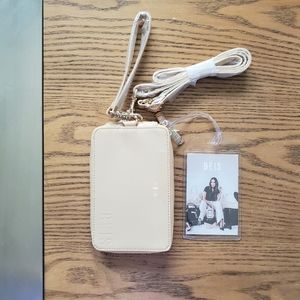 Beis The Travel Wallet in Beige Patent